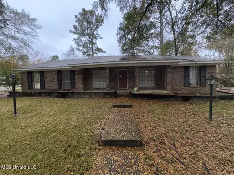 946 N Valley Falls Rd, Jackson, MS 39212
