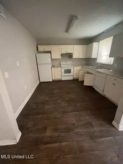Kitchen - 103 Forest Point Dr, Brandon, MS 39047 photo 1 of 1