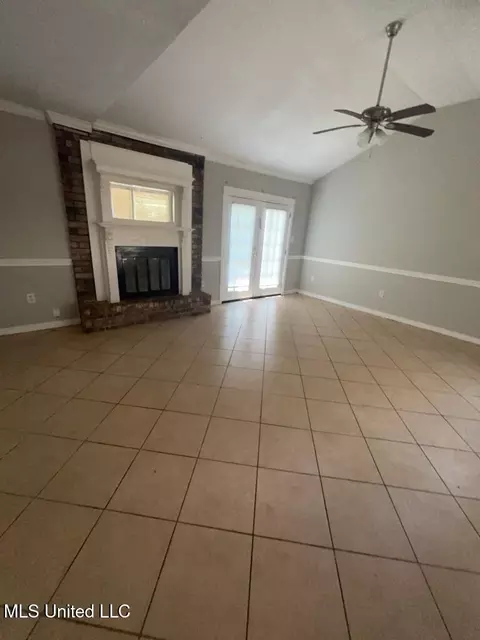 Living - 103 Forest Point Dr, Brandon, MS 39047 photo 1 of 1
