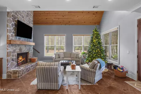 Living - 101 Lake Shore Cv, Madison, MS 39110 photo 2 of 4