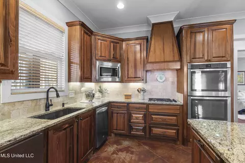 Kitchen - 101 Lake Shore Cv, Madison, MS 39110 photo 6 of 7