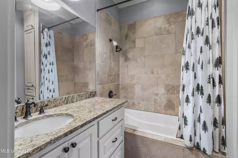 Bath - 101 Lake Shore Cv, Madison, MS 39110 photo 2 of 4
