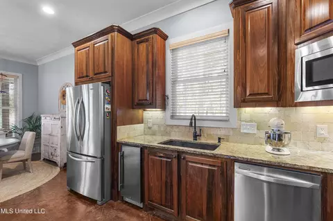 Kitchen - 101 Lake Shore Cv, Madison, MS 39110 photo 4 of 7