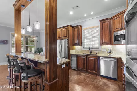 Kitchen - 101 Lake Shore Cv, Madison, MS 39110 photo 1 of 7