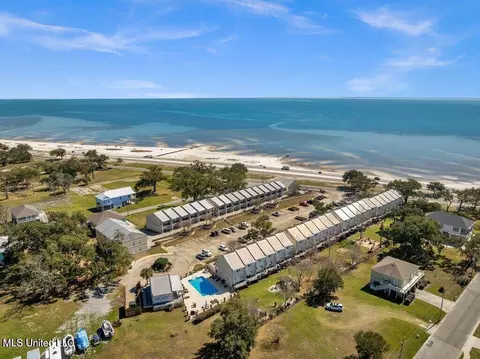 548 W Beach Blvd #117, Long Beach, MS 39560