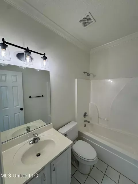 Bath - 187 Cross Creek Dr, Hernando, MS 38632 photo 3 of 3