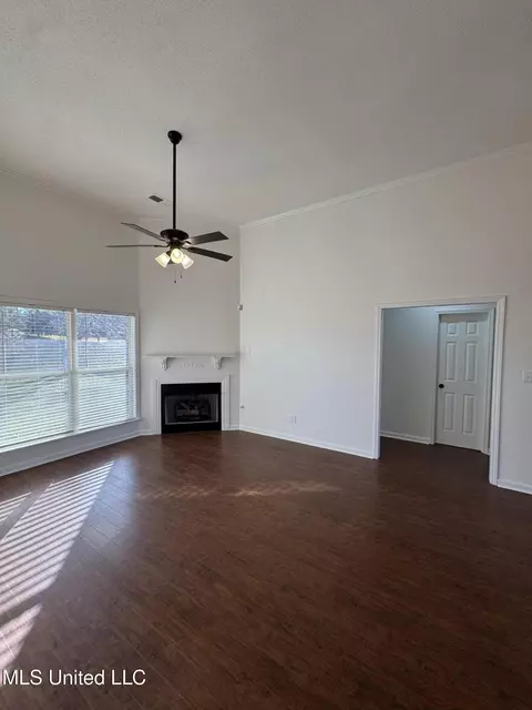 Living - 187 Cross Creek Dr, Hernando, MS 38632 photo 1 of 3