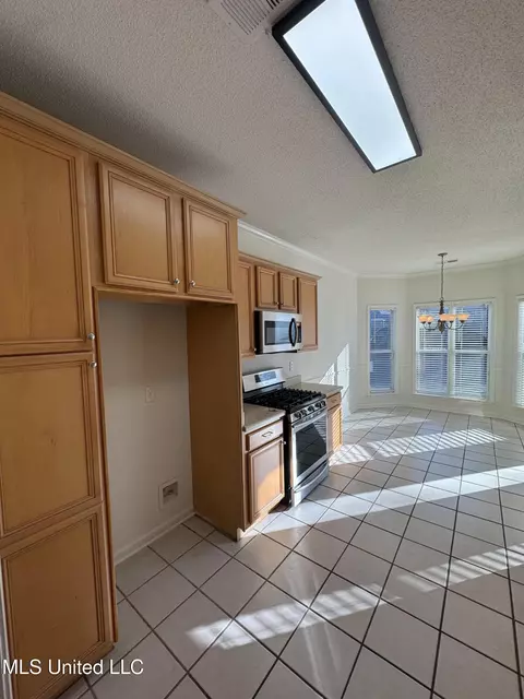 Kitchen - 187 Cross Creek Dr, Hernando, MS 38632 photo 3 of 3