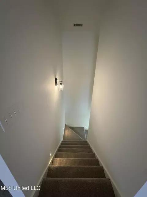 Entry Way - 187 Cross Creek Dr, Hernando, MS 38632 photo 2 of 2