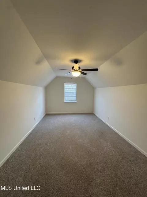 Bedroom - 187 Cross Creek Dr, Hernando, MS 38632 photo 3 of 3