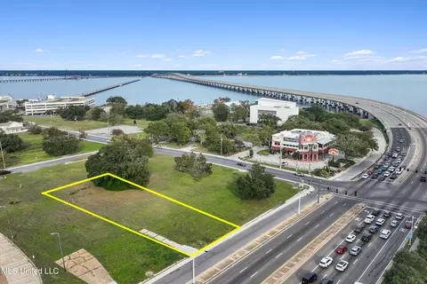 166 Beach Blvd, Biloxi, MS 39530