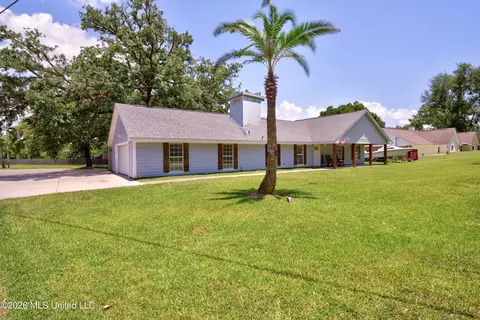 10415 Pin Oak Dr, Biloxi, MS 39532