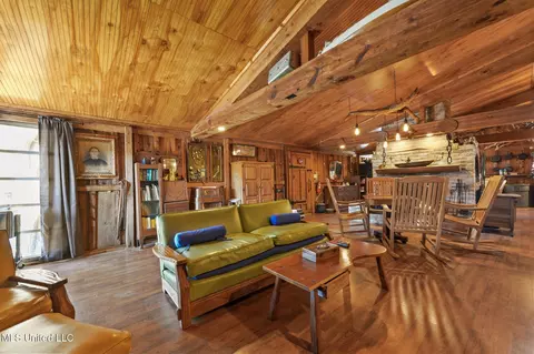 Living - 9277 Riverlodge Dr, Moss Point, MS 39562 photo 3 of 4