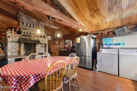 Dining - 9277 Riverlodge Dr, Moss Point, MS 39562 photo 2 of 2