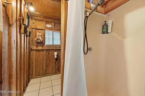 Bath - 9277 Riverlodge Dr, Moss Point, MS 39562 photo 2 of 2