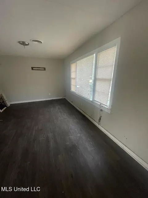1043 Deryll St, Jackson, MS 39212 photo 7