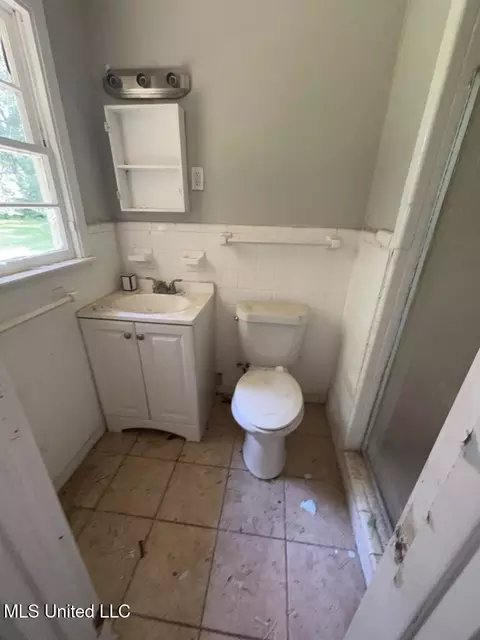 1043 Deryll St, Jackson, MS 39212 photo 6