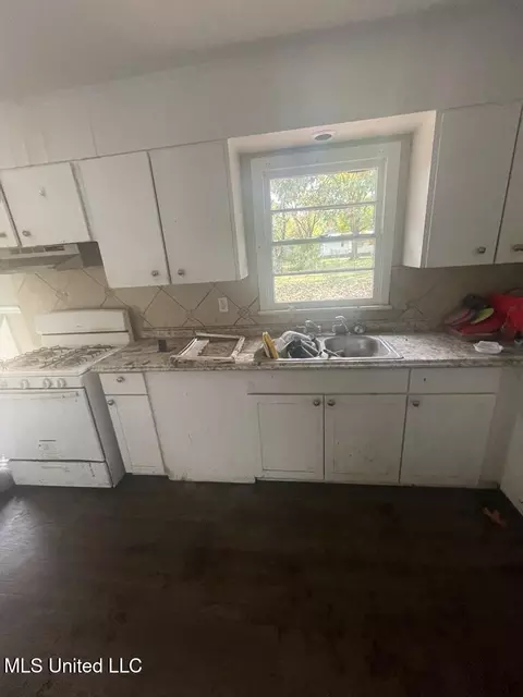 1043 Deryll St, Jackson, MS 39212 photo 4