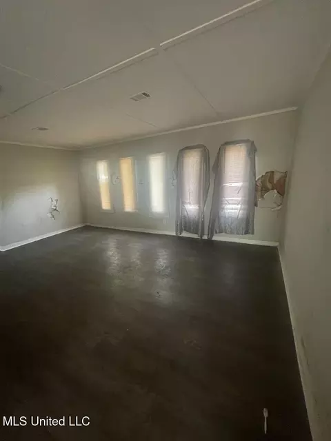 1043 Deryll St, Jackson, MS 39212 photo 3