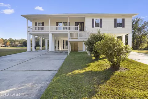 10053 Kingston Rd, Bay Saint Louis, MS 39520