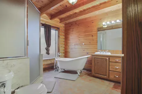 Bath - 17542 Jones Ln, Saucier, MS 39574 photo 3 of 5