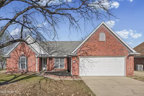 1656 Saddle Ln, Southaven, MS 38671