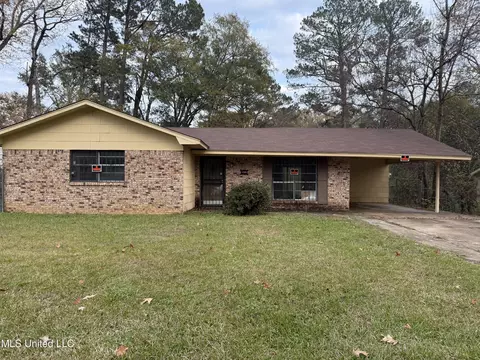 154 E Woodcrest Dr, Jackson, MS 39212 photo 1