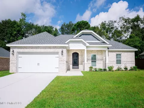 13565 Garland Rd, Ocean Springs, MS 39564