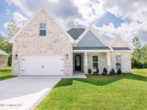 13573 Garland Rd, Ocean Springs, MS 39564