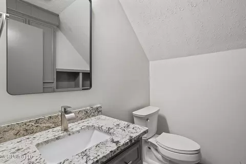 Bath - 210 Haddon Cir, Brandon, MS 39047 photo 4 of 5
