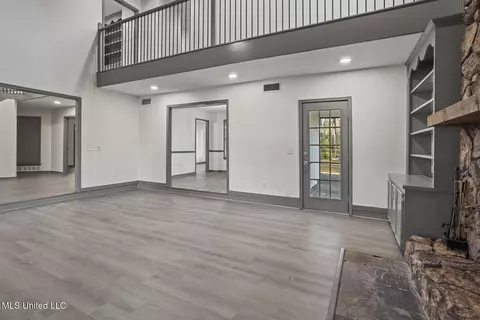 Living - 210 Haddon Cir, Brandon, MS 39047 photo 3 of 4