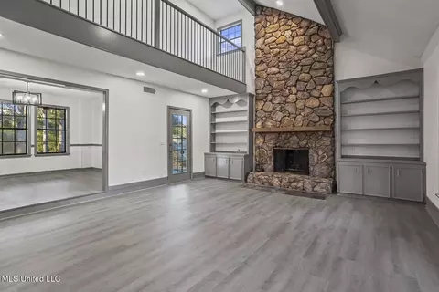 Living - 210 Haddon Cir, Brandon, MS 39047 photo 2 of 4