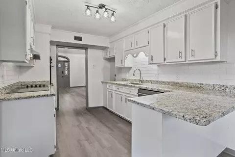 Kitchen - 210 Haddon Cir, Brandon, MS 39047 photo 1 of 3