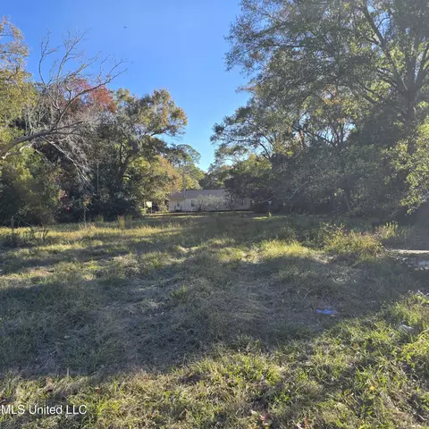 2206 8th St, Pascagoula, MS 39567