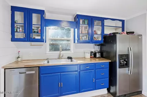 Kitchen - 501 Pine Ridge Rd, Florence, MS 39073 photo 3 of 4