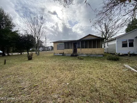 3307 20th St, Gulfport, MS 39501