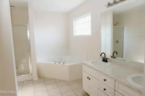 Bath - 311 Longleaf Dr, Flowood, MS 39232 photo 1 of 4