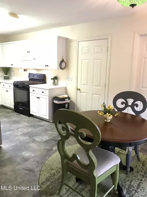 Kitchen - 311 Longleaf Dr, Flowood, MS 39232 photo 1 of 2