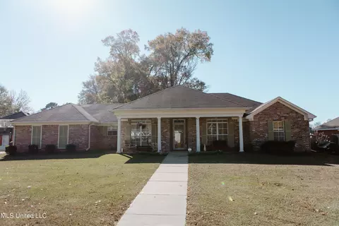 311 Longleaf Dr, Flowood, MS 39232