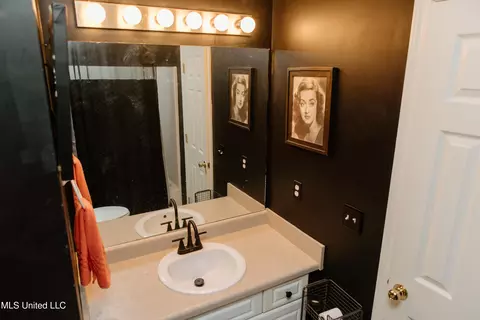 Bath - 311 Longleaf Dr, Flowood, MS 39232 photo 4 of 4