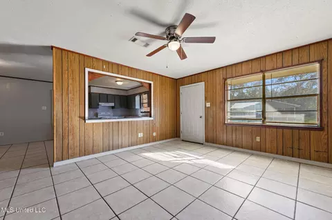 Living - 3825 Jeffery Rd, Moss Point, MS 39562 photo 2 of 4