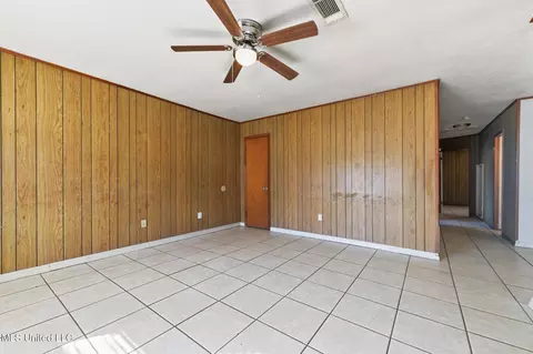 Living - 3825 Jeffery Rd, Moss Point, MS 39562 photo 4 of 4