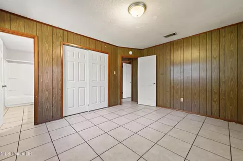 Bedroom - 3825 Jeffery Rd, Moss Point, MS 39562 photo 2 of 4
