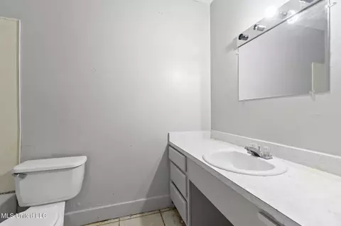 Bath - 3825 Jeffery Rd, Moss Point, MS 39562 photo 2 of 2