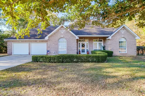 1742 Woodland Dr, Wiggins, MS 39577
