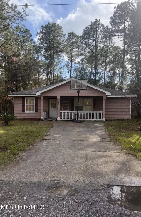6125 E Madison St, Bay Saint Louis, MS 39520