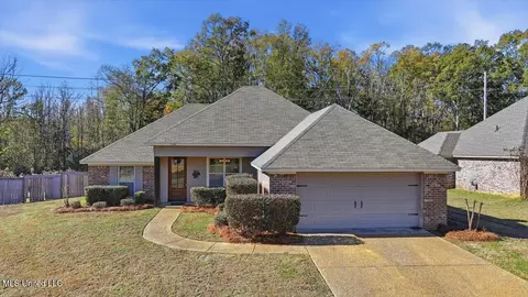 988 Clubhouse Dr, Pearl, MS 39208