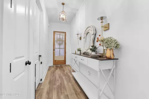 Entry Way - 3856 Camborne Ln, Hernando, MS 38632 photo 1 of 1