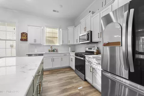 Kitchen - 3856 Camborne Ln, Hernando, MS 38632 photo 2 of 3