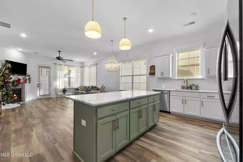 Kitchen - 3856 Camborne Ln, Hernando, MS 38632 photo 3 of 3